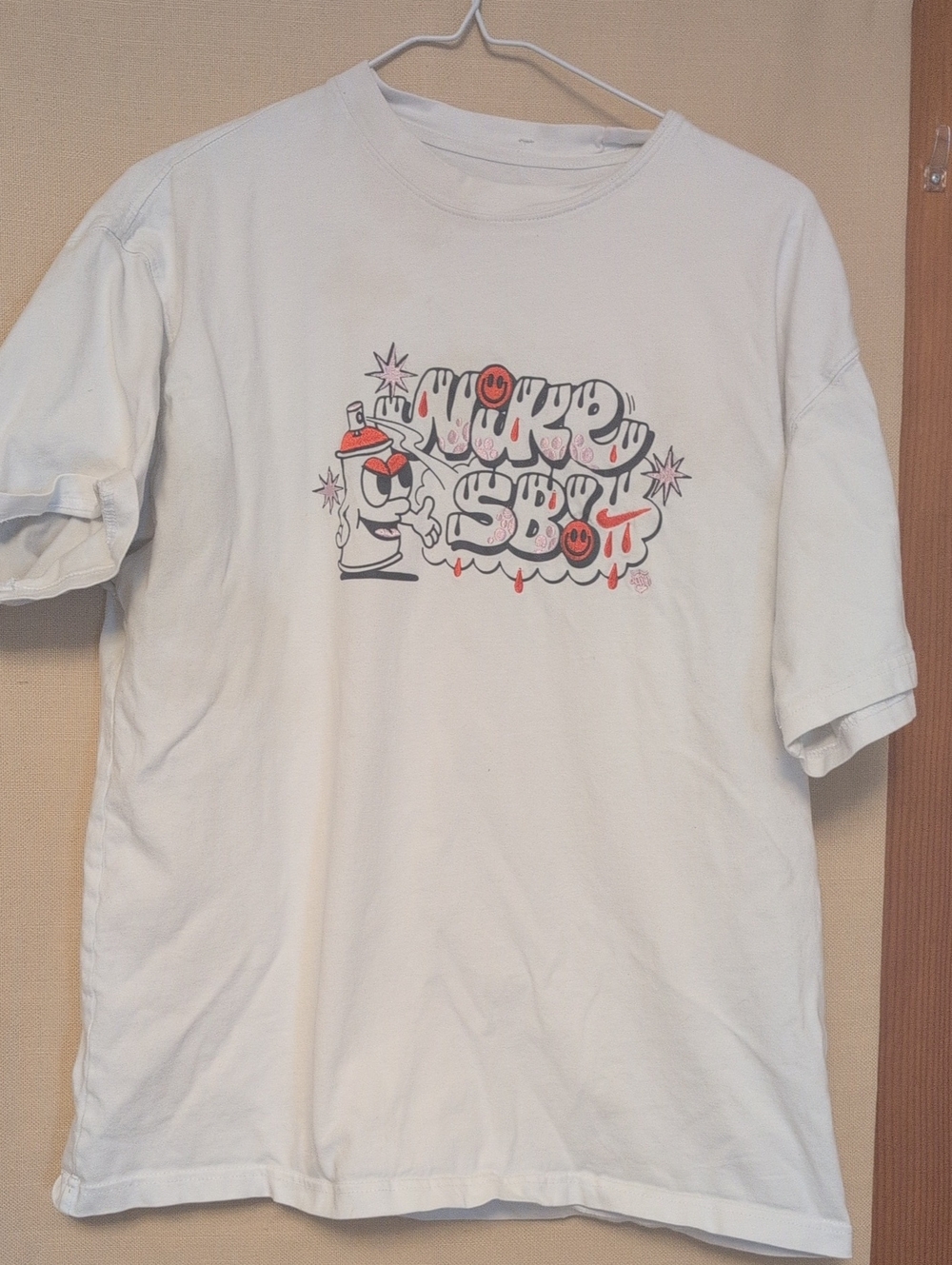 Nike SB Max90 Spray Can Graffiti Style Embroidered The Nike Tee Size Large Shirt